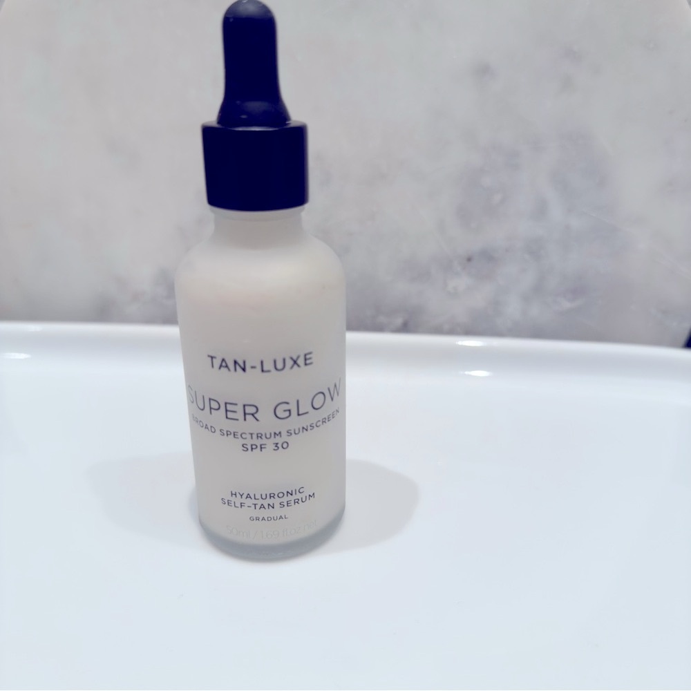 NWT- Tan- Luxe Super Glow Self Tanner Serum + SPF 30 Drops 1.69 FL OZ